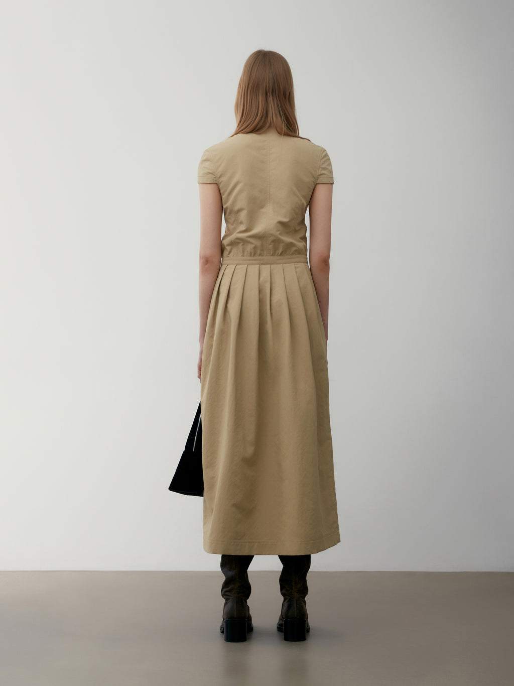 [low_classic] RECYCLED NYLON HIGH NECK DRESS
BEIGE