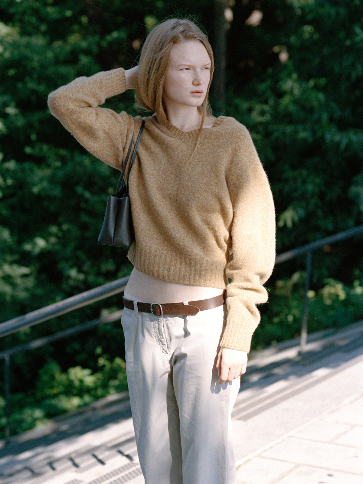 Nothing Written Miro v-neck pullover (Camel orange)