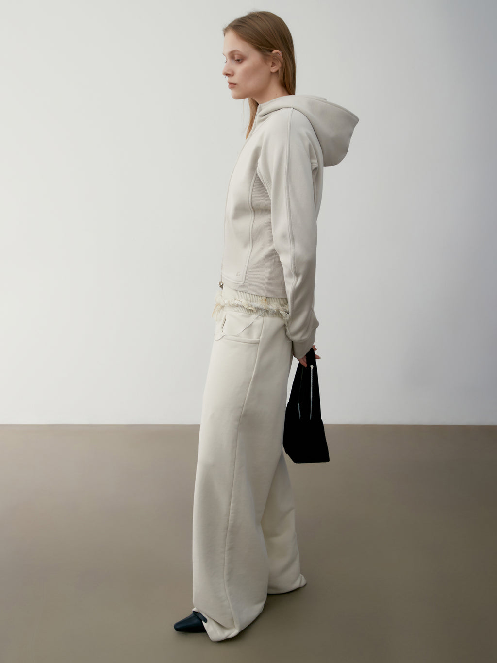 [low_classic] SIDE RIB ZIP-UP HOODIE
BEIGE