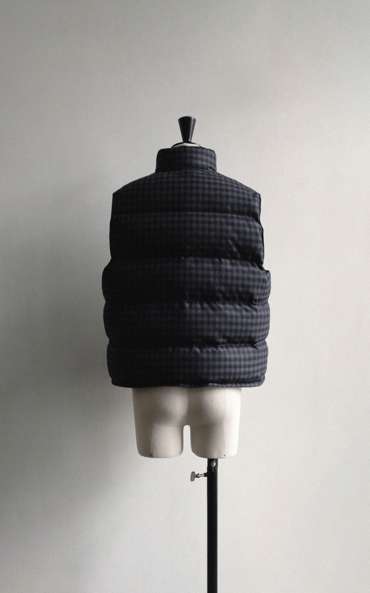 Nothing Written Cropped puffer vest (Hale navy)