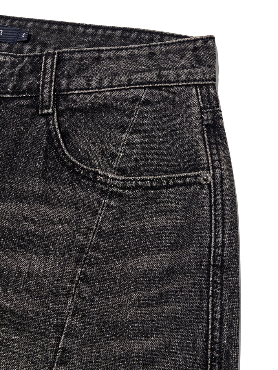 [matinkim] HEM POINT BERMUDA DENIM PANTS FOR MEN IN CHARCOAL