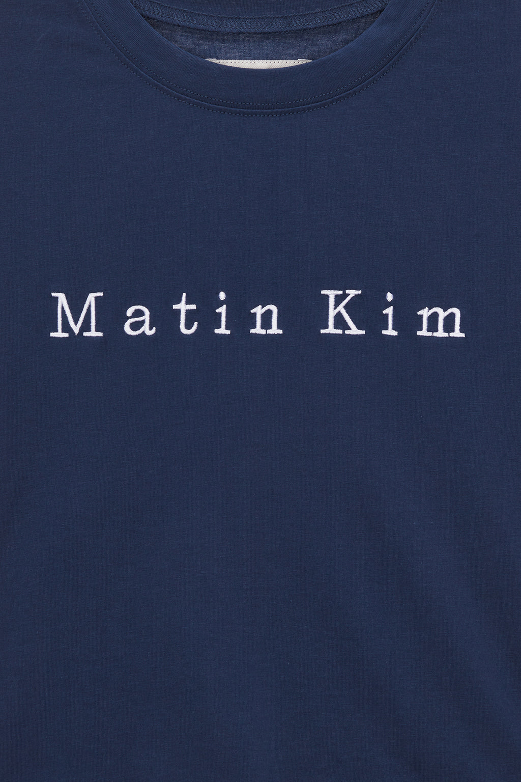 [matinkim] MATIN EMBROIDERY LOGO CROP TOP IN NAVY