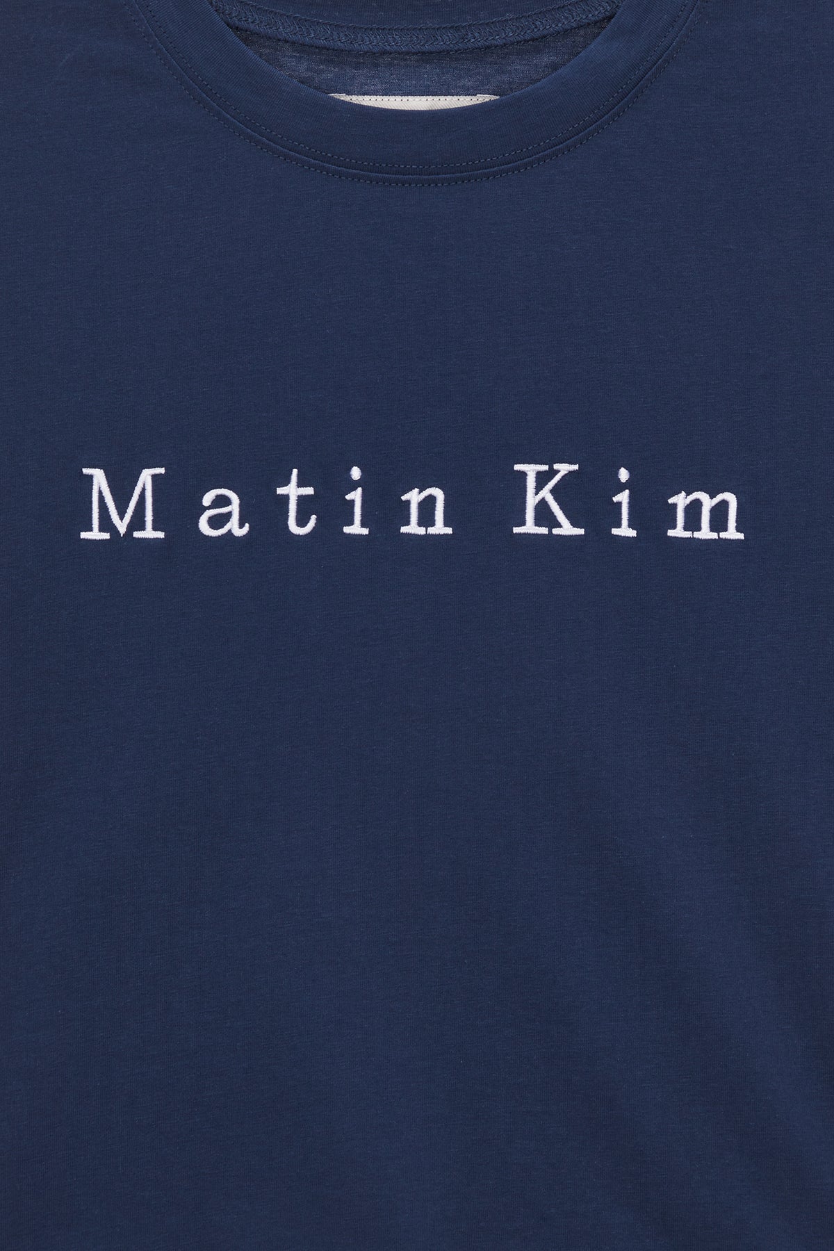 [matinkim] MATIN EMBROIDERY LOGO CROP TOP IN NAVY