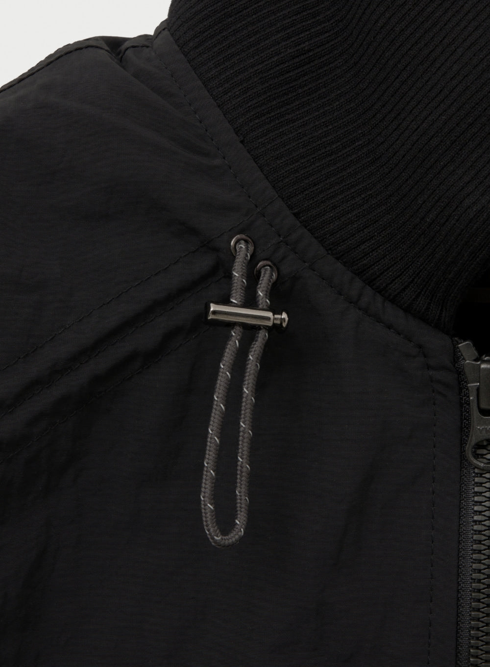 [satur] (W) Maron Nylon Crop Bomber Jacket - Black