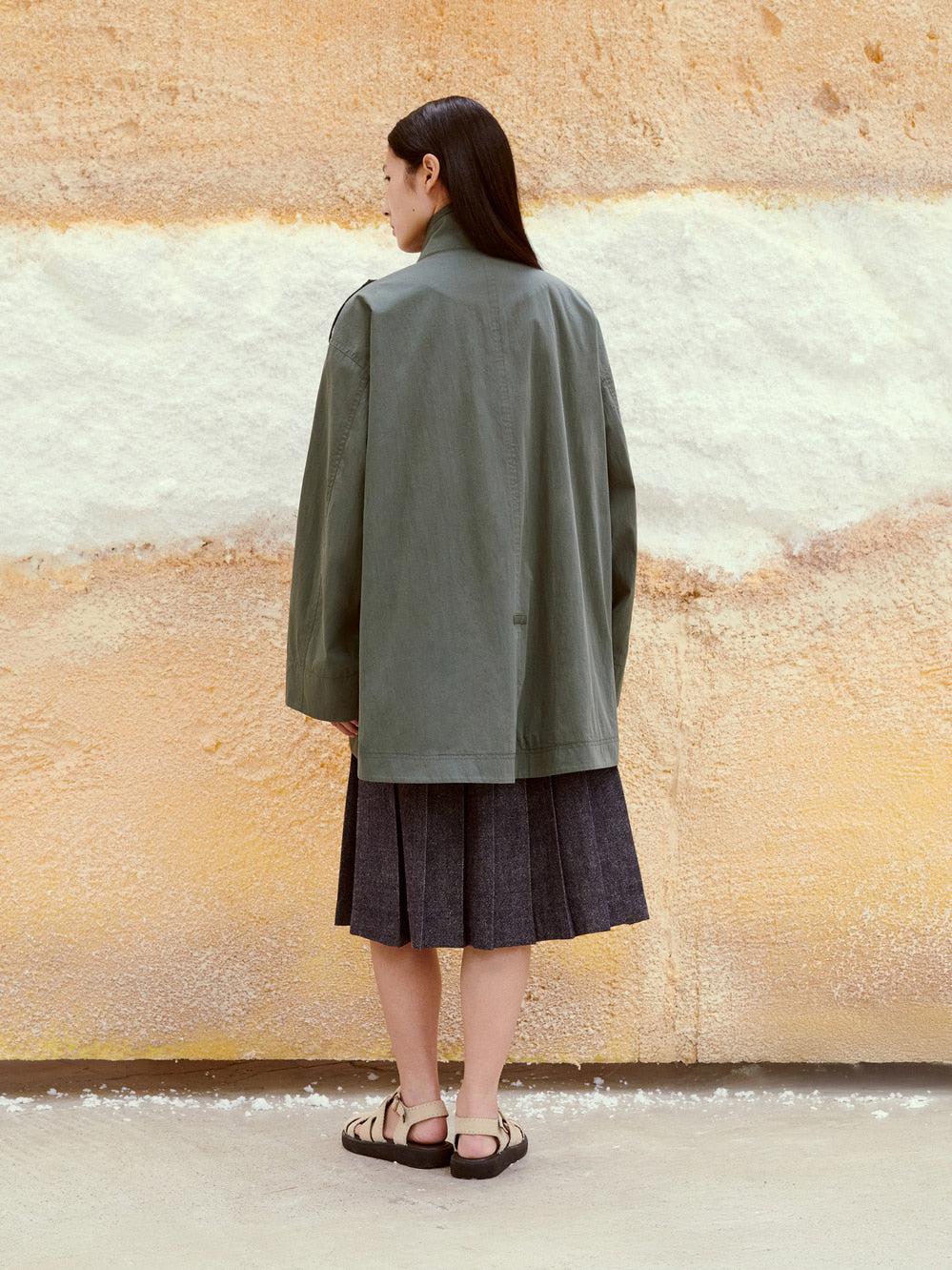 Low Classic Two Pocket Field Jacket Khaki