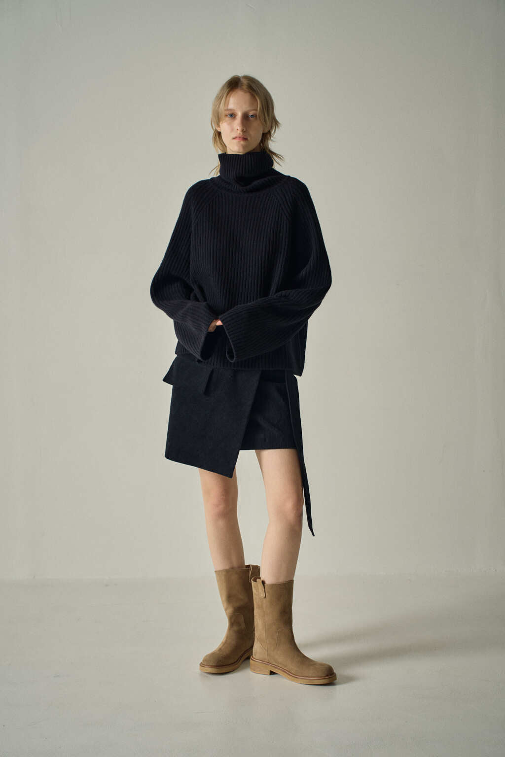Facade Pattern Suede Mid Boots sand