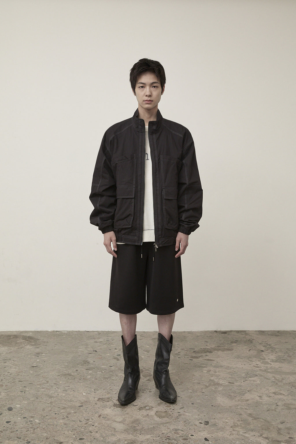 [matinkim] BACK POCKET GLITTER BERMUDA SWEATPANTS FOR MEN IN BLACK