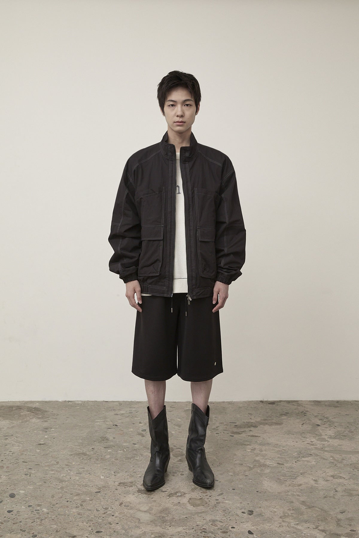 [matinkim] BACK POCKET GLITTER BERMUDA SWEATPANTS FOR MEN IN BLACK