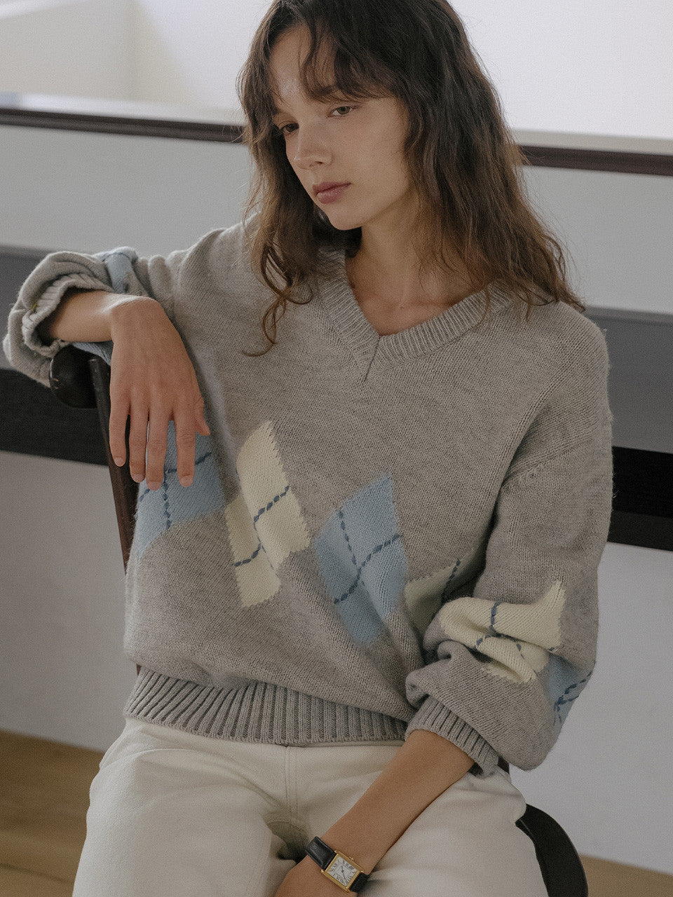 Tillidie Wool blended argyle v-neck knit Light gray
