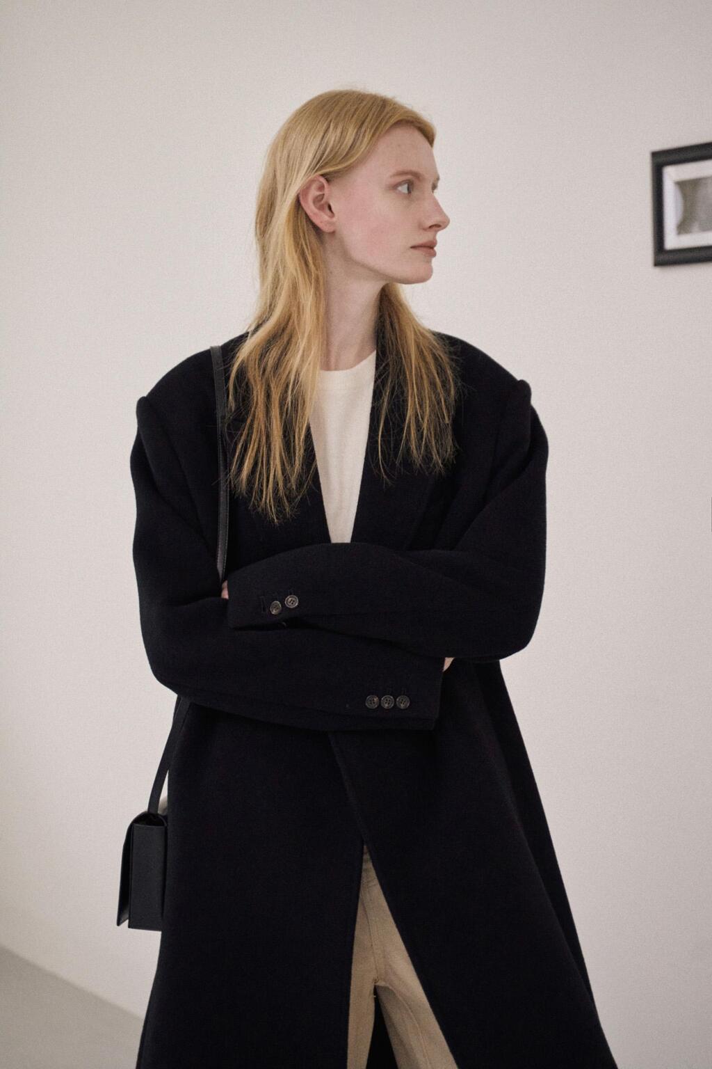 Facade Pattern Cashmere Belted Coat black