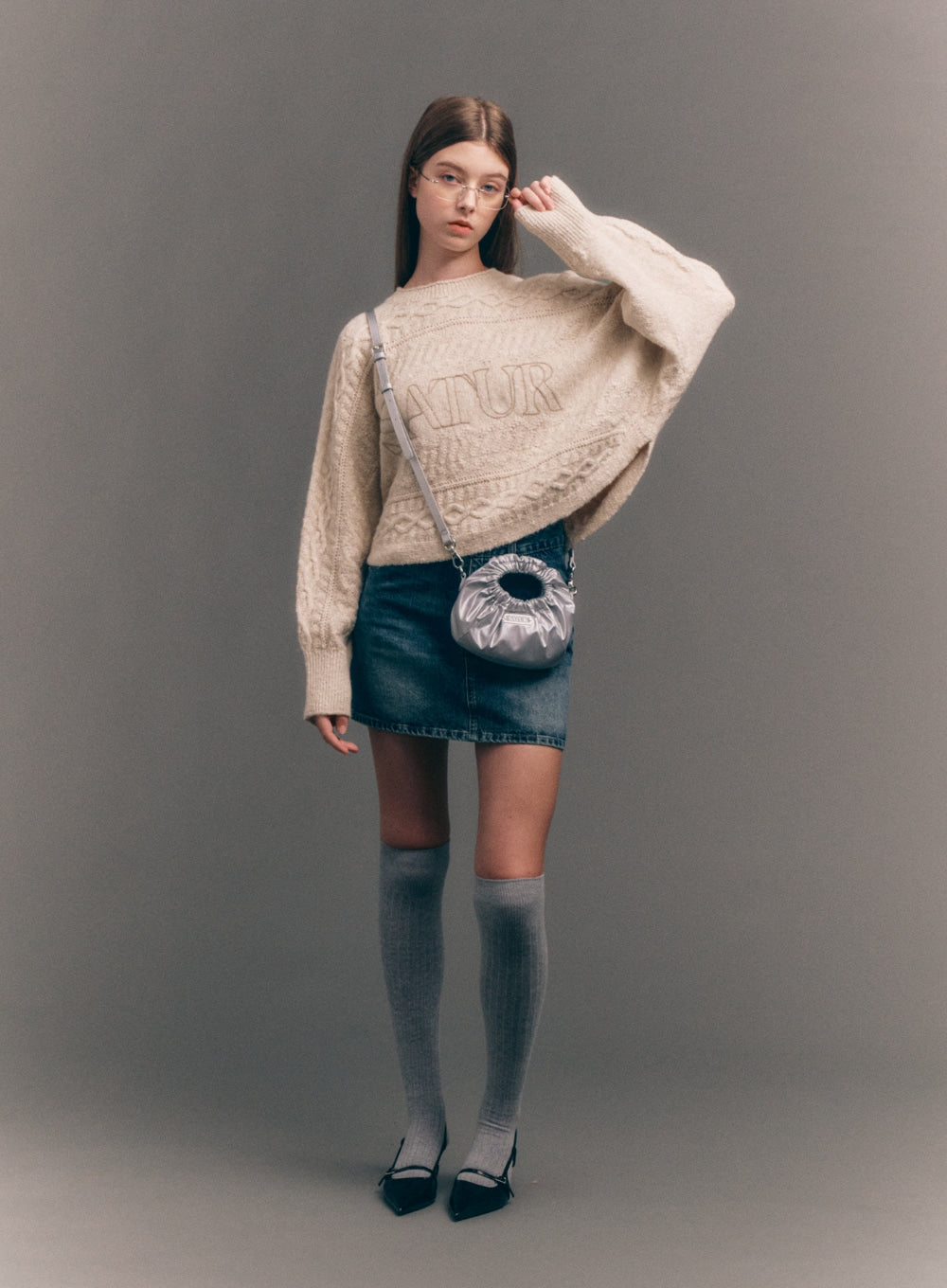 [satur] (W) Jacquard Crop Logo Knit - Cream