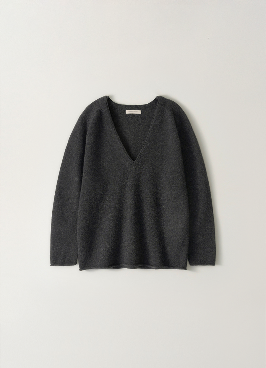 Nothing Written Cerin deep v-neck pullover (Charcoal)