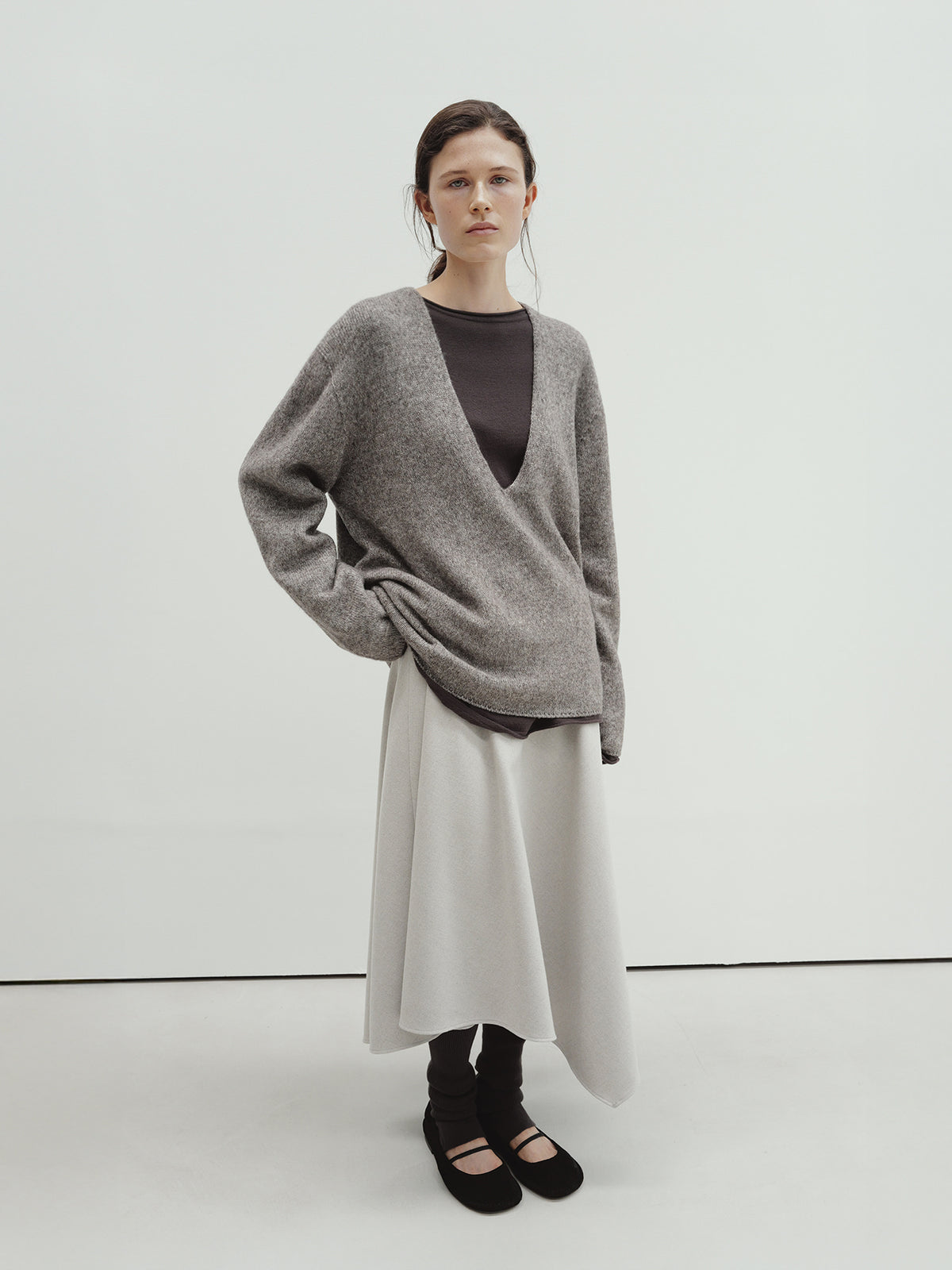 Moia deep v-neck pullover (wood)