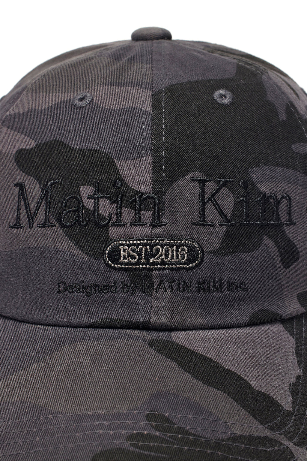 [matinkim] CAMOUFLAGE LOGO BALL CAP IN CHARCOAL