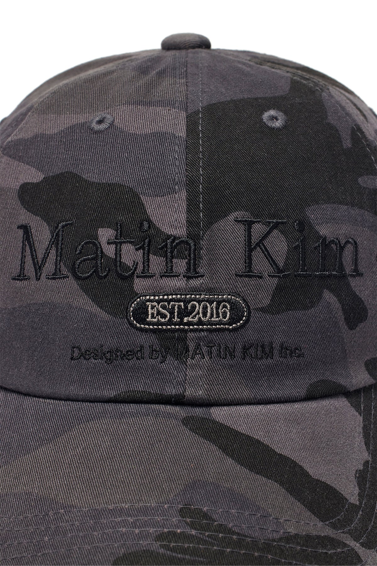 [matinkim] CAMOUFLAGE LOGO BALL CAP IN CHARCOAL