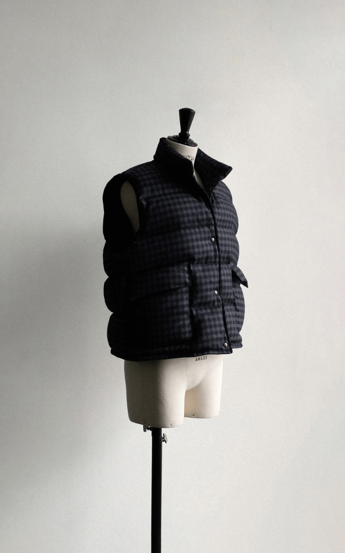 Nothing Written Cropped puffer vest (Hale navy)
