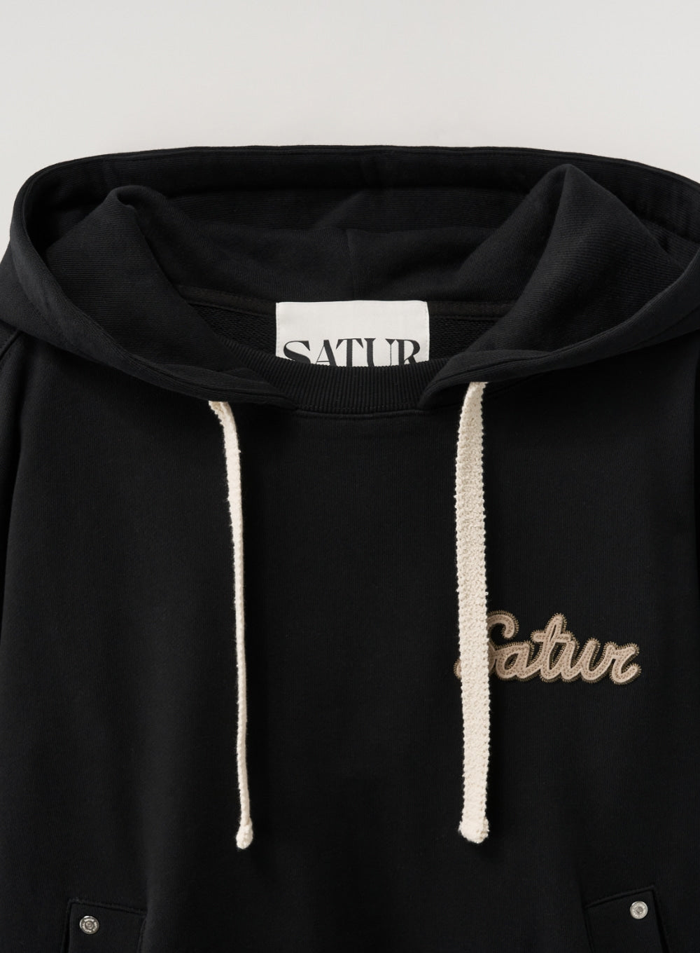 [satur] Satur Applique Round Neck Hoodie - Black