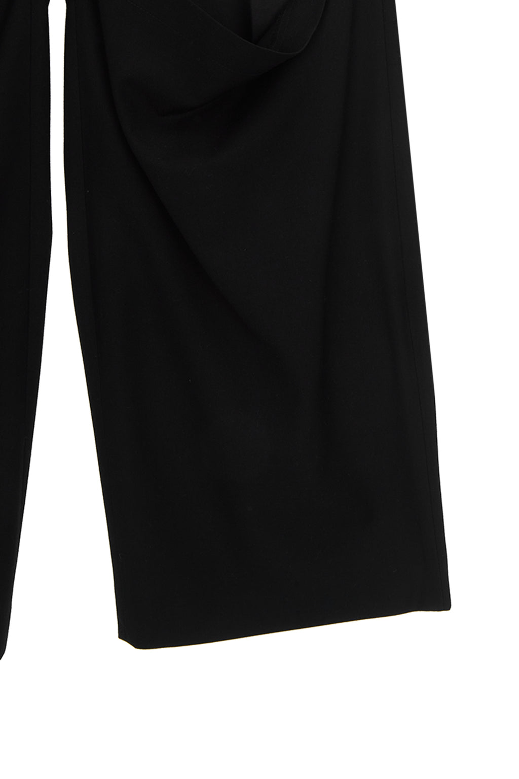 [matinkim] KNEE CUT OUT DETAIL TROUSER IN BLACK