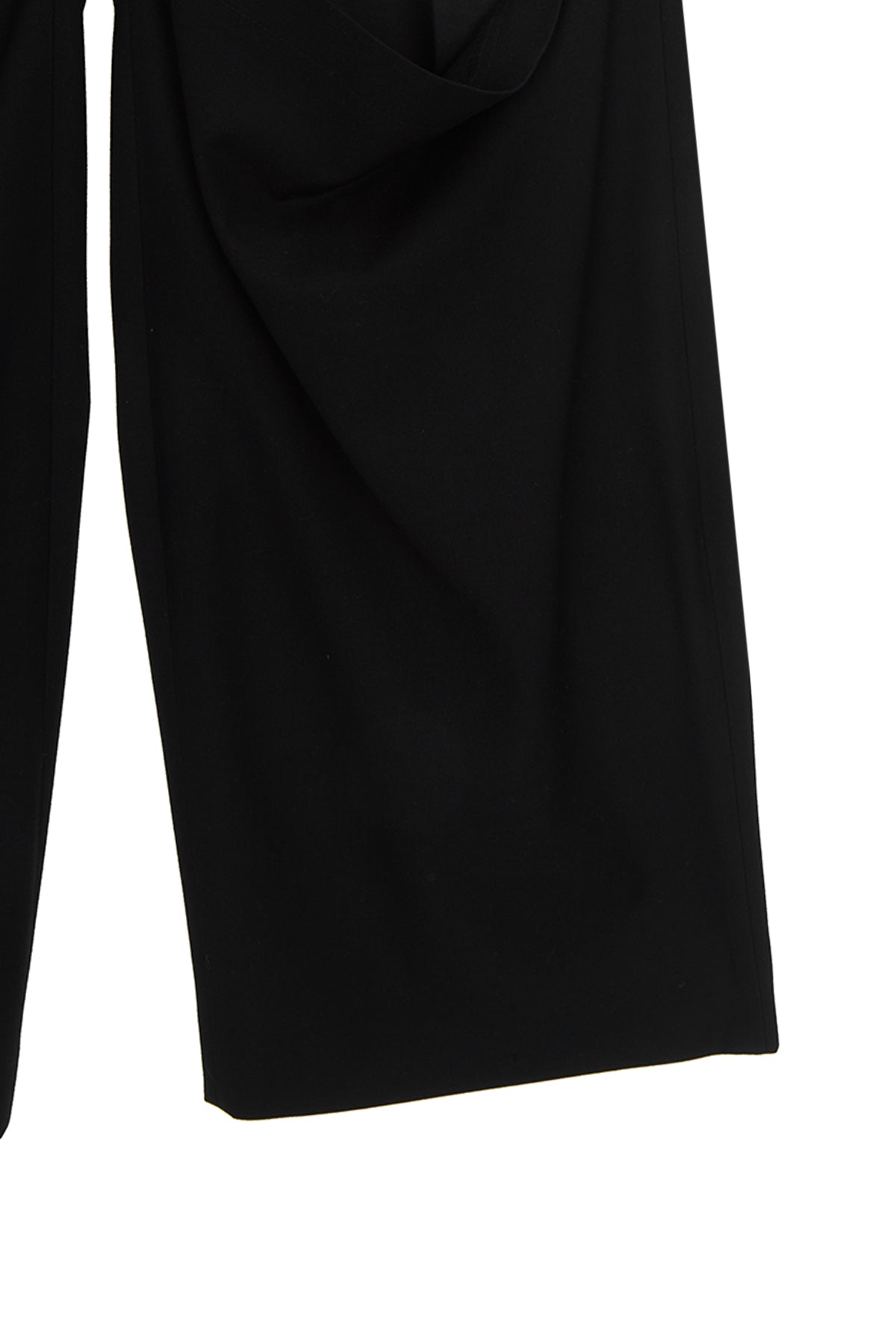 [matinkim] KNEE CUT OUT DETAIL TROUSER IN BLACK