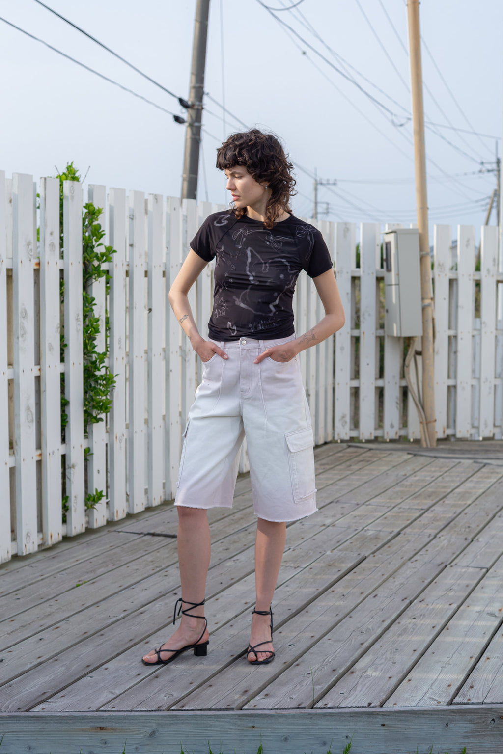 [matinkim] COLOR BRUSH BERMUDA DENIM CARGO PANTS IN LIGHT PINK