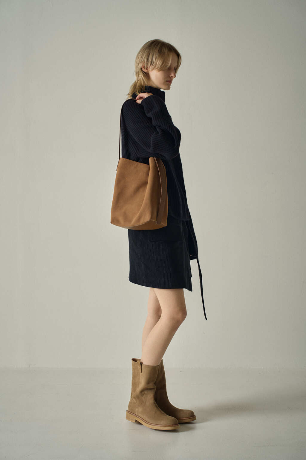 Facade Pattern Suede Mid Boots sand