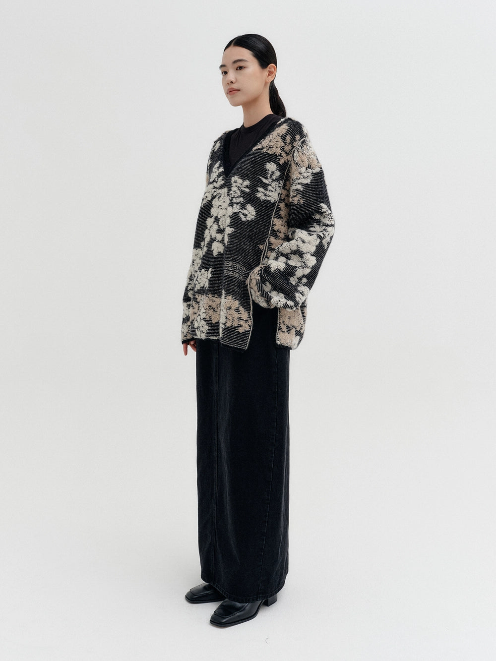 EENK Side Slit V-Neck Knitwear Sweater - Black