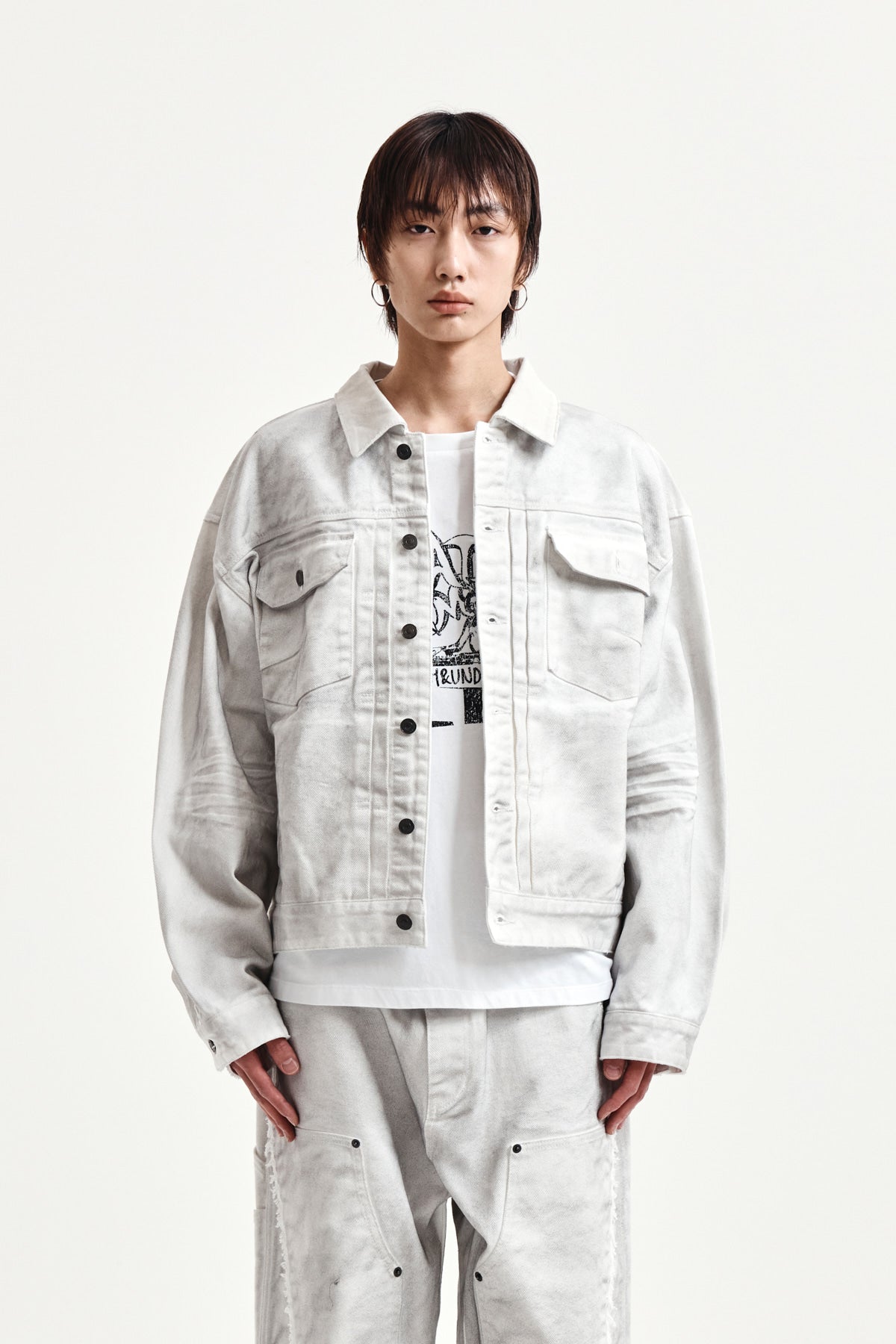 [matinkim] VINTAGE WASHED DENIM TRUCKER FOR MEN IN WHITE