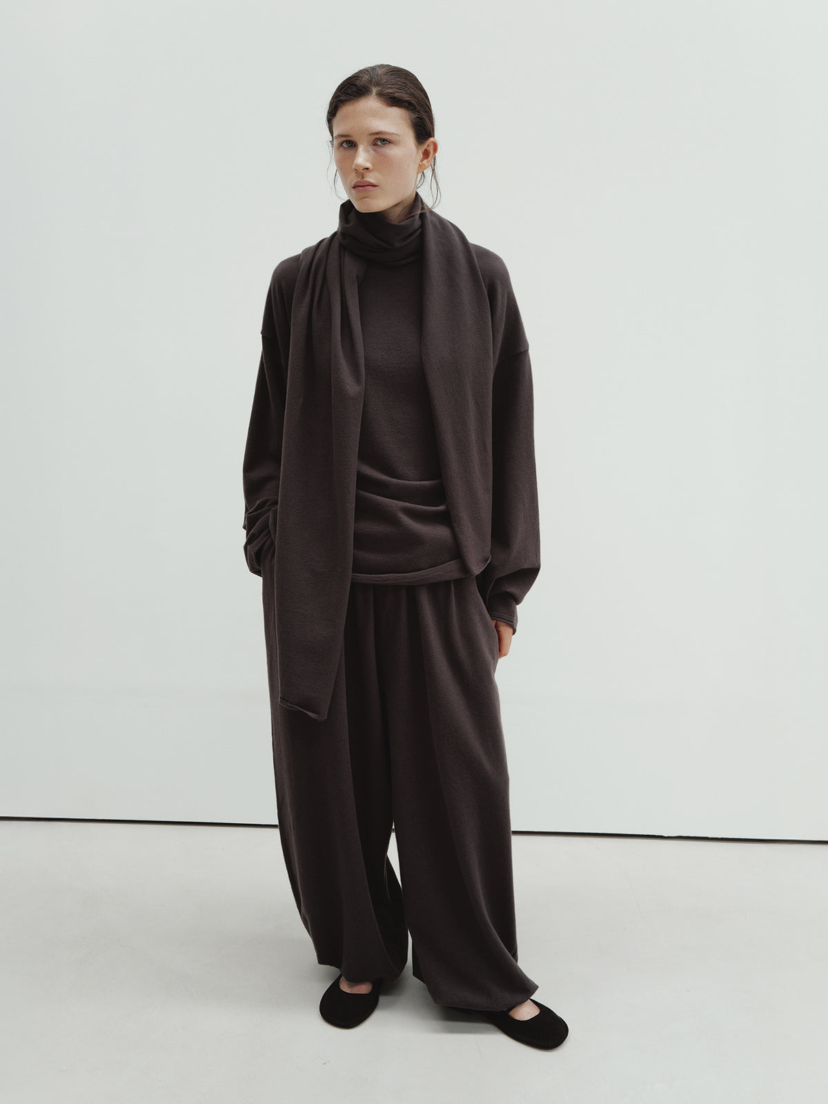 Moia button shape knit (smoke brown)