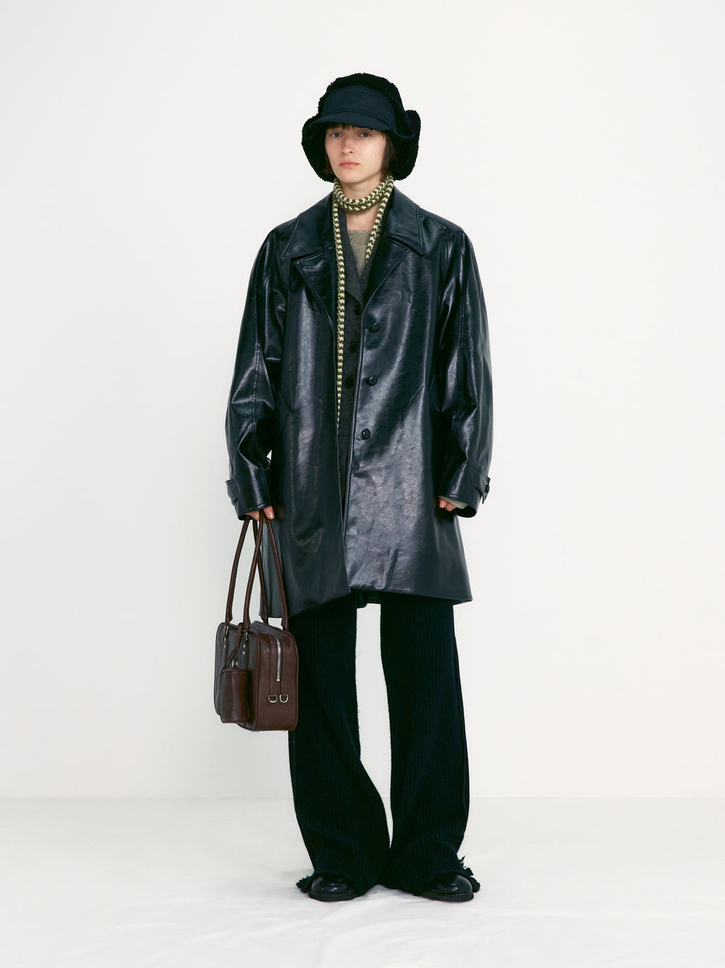 [low_classic] Damaged Knit Boot-Cut Pants
Black