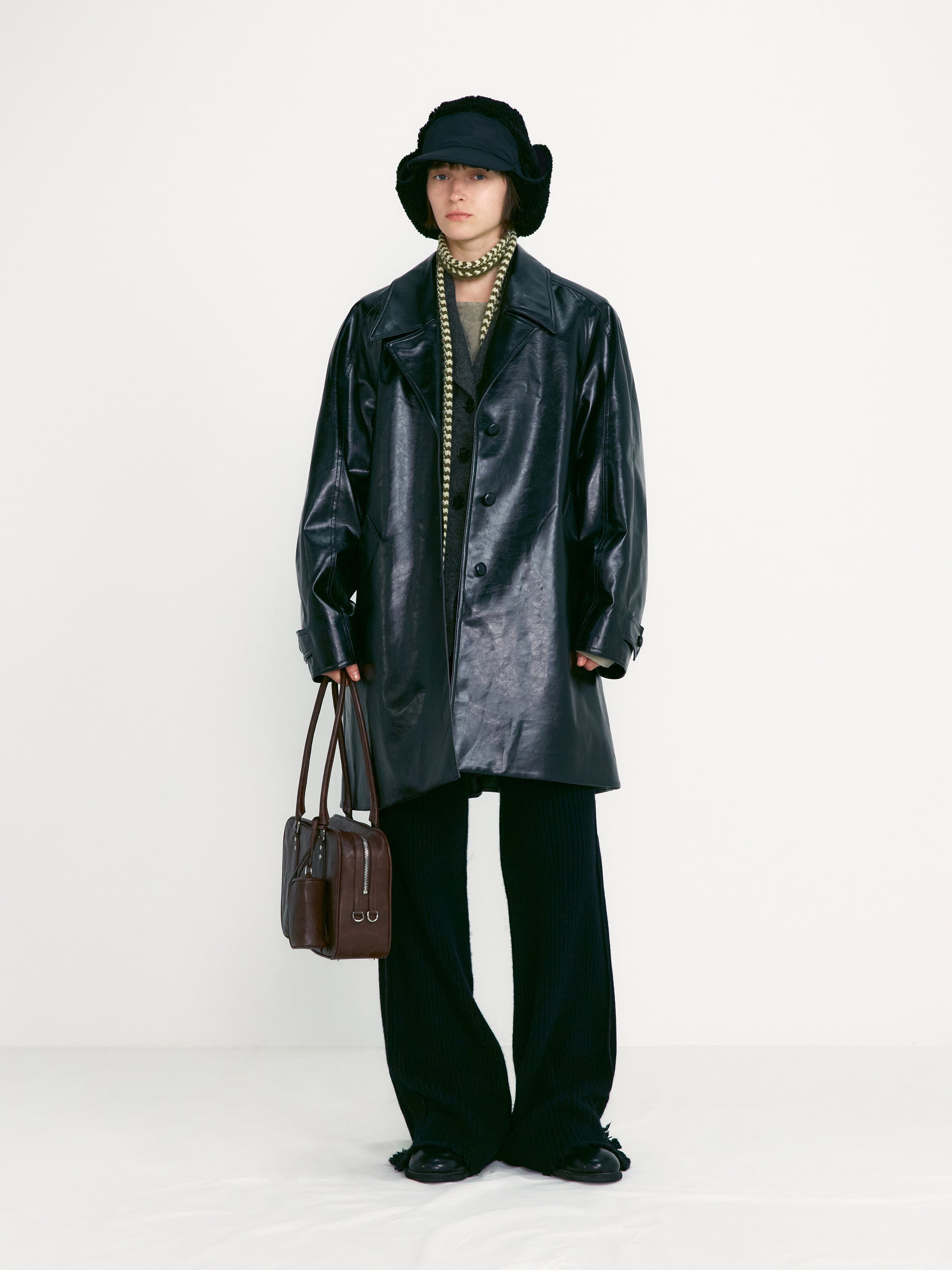 [low_classic] Damaged Knit Boot-Cut Pants
Black