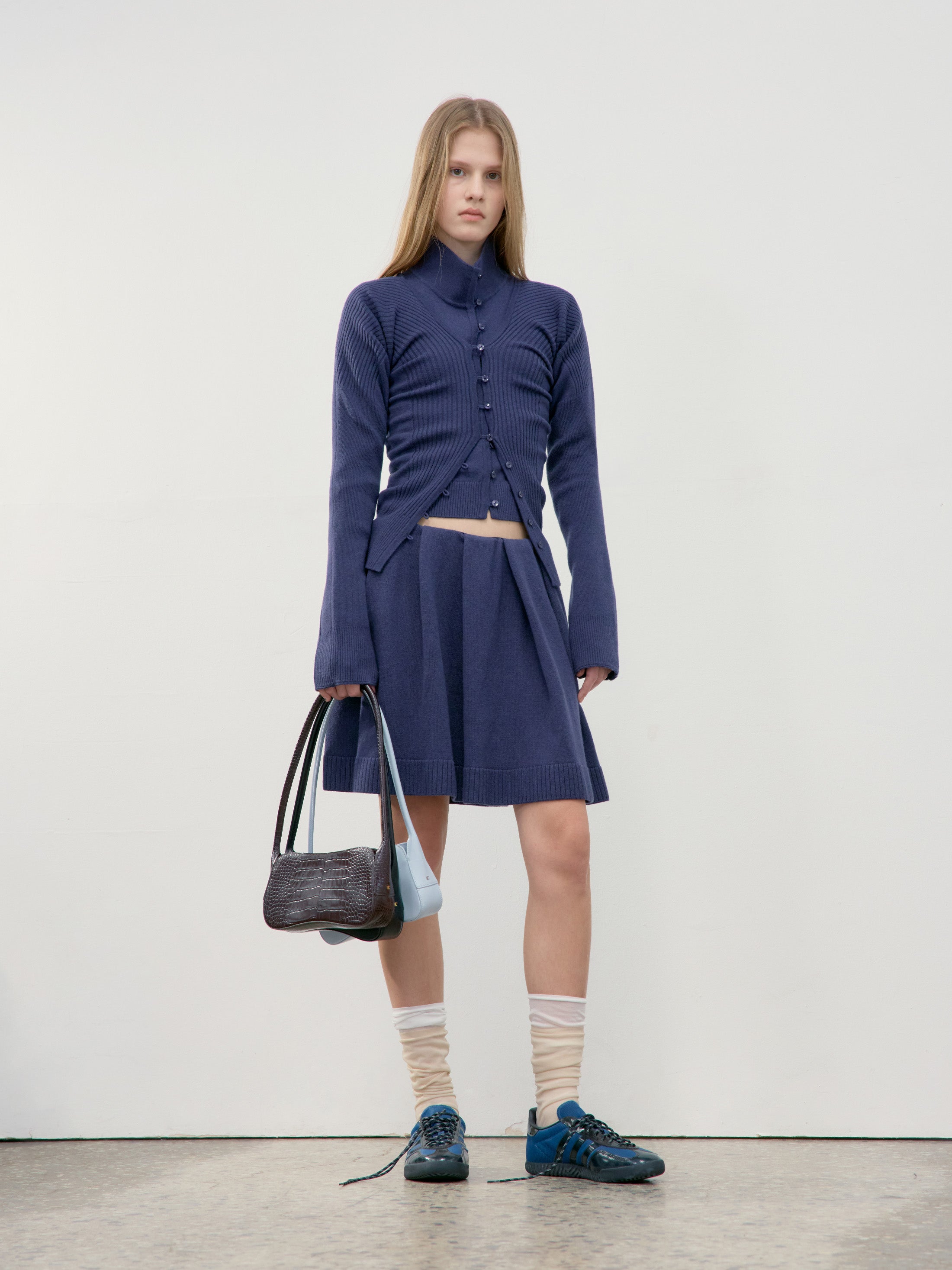 [Low Classic] Deep V-Neck Knit Cardigan_Navy