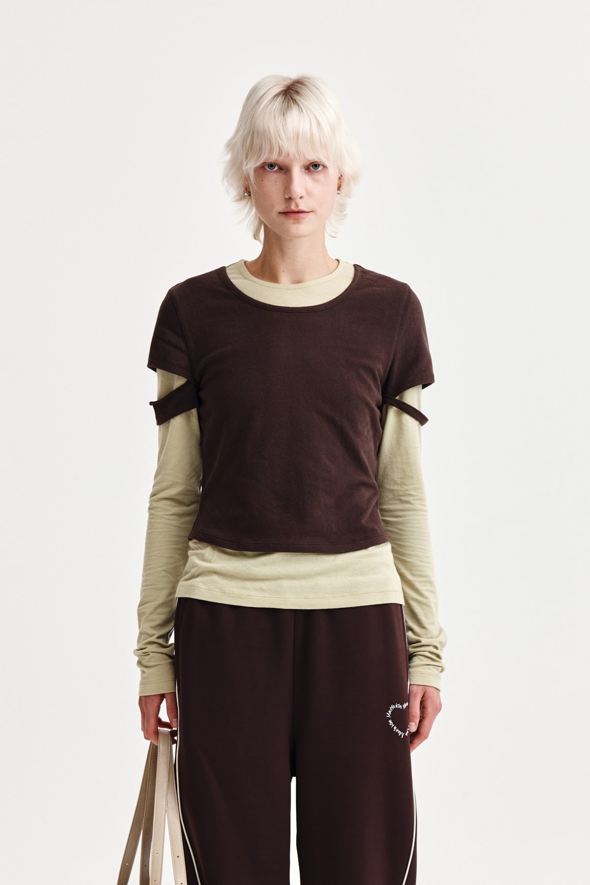 [matinkim] LAYERED POINT SLIM TOP IN BROWN