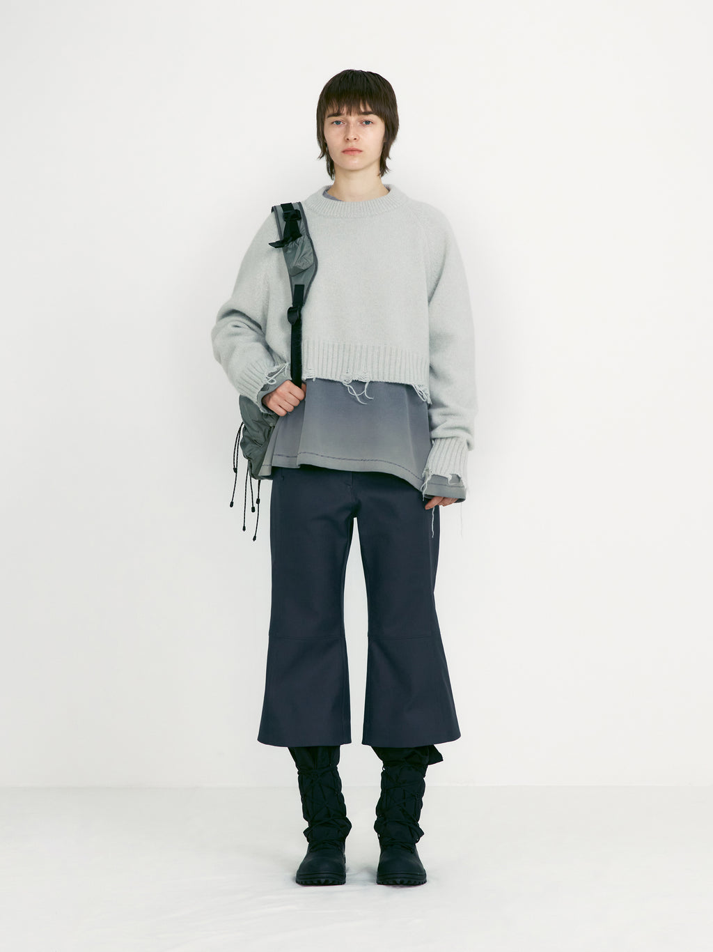 [low_classic] Damaged Cropped Pullover
Light Grey