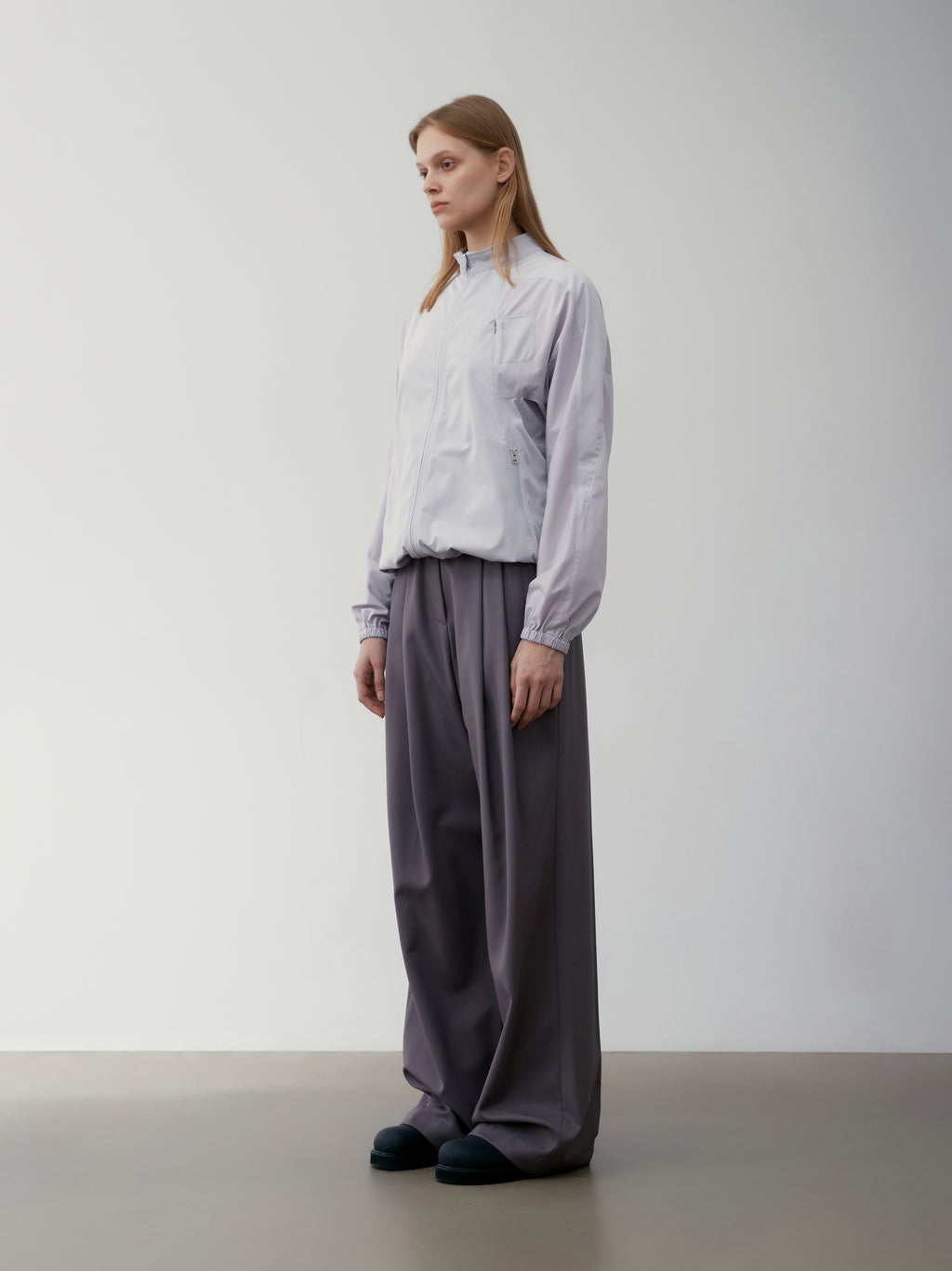 [low_classic] CONTRAST WIND JACKET
GREY