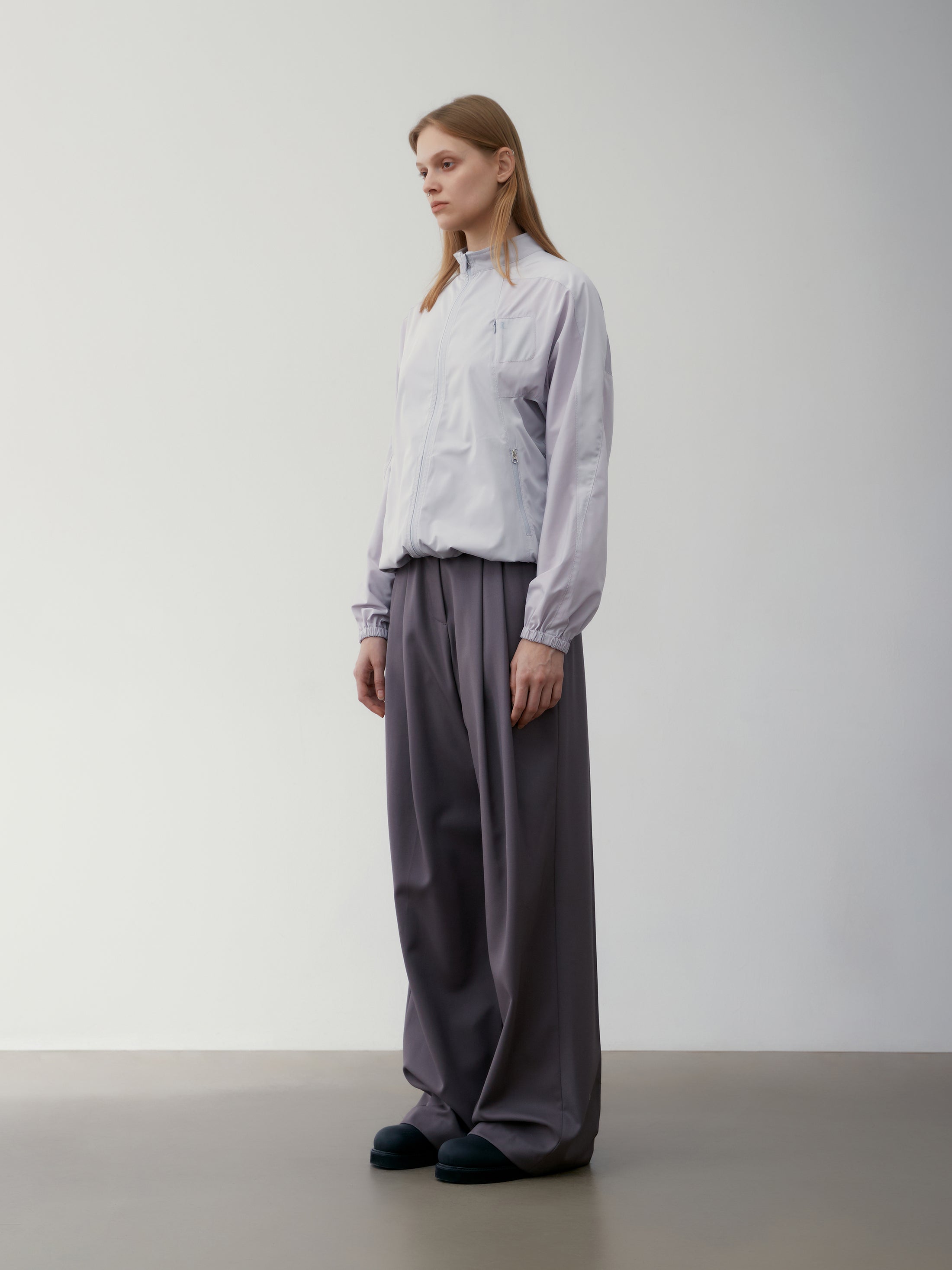 [low_classic] CONTRAST WIND JACKET
GREY