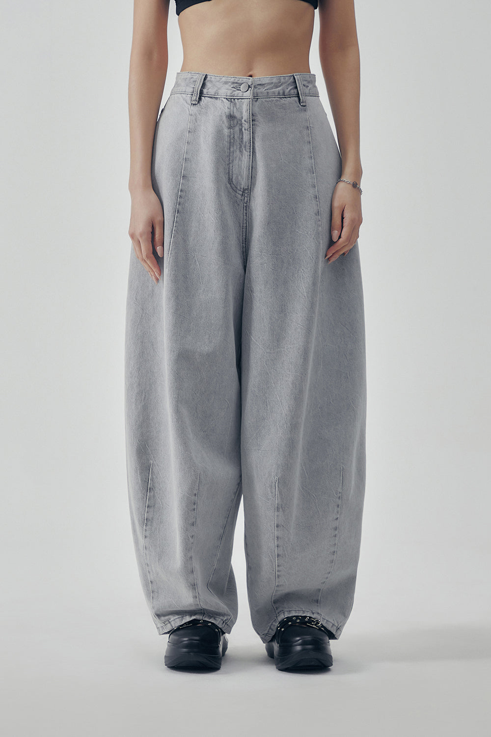 Treemingbird Curved Balloon Fit Denim Pants Gray