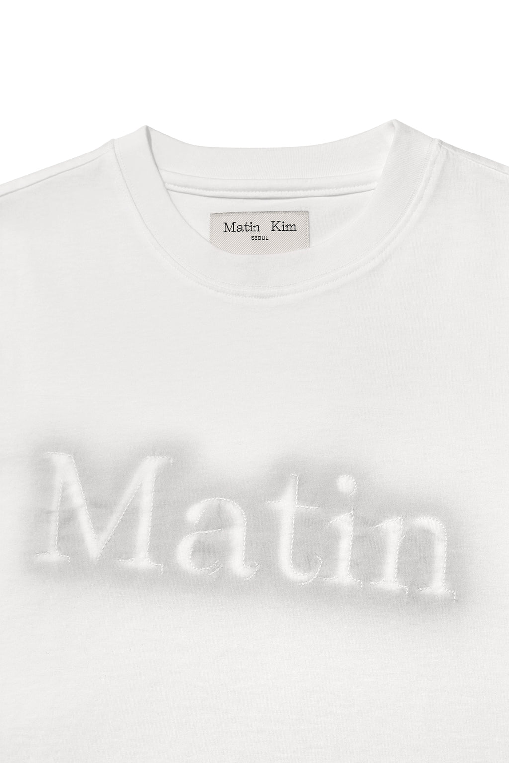 [matinkim] MATIN SHADOW TYPO TOP IN WHITE