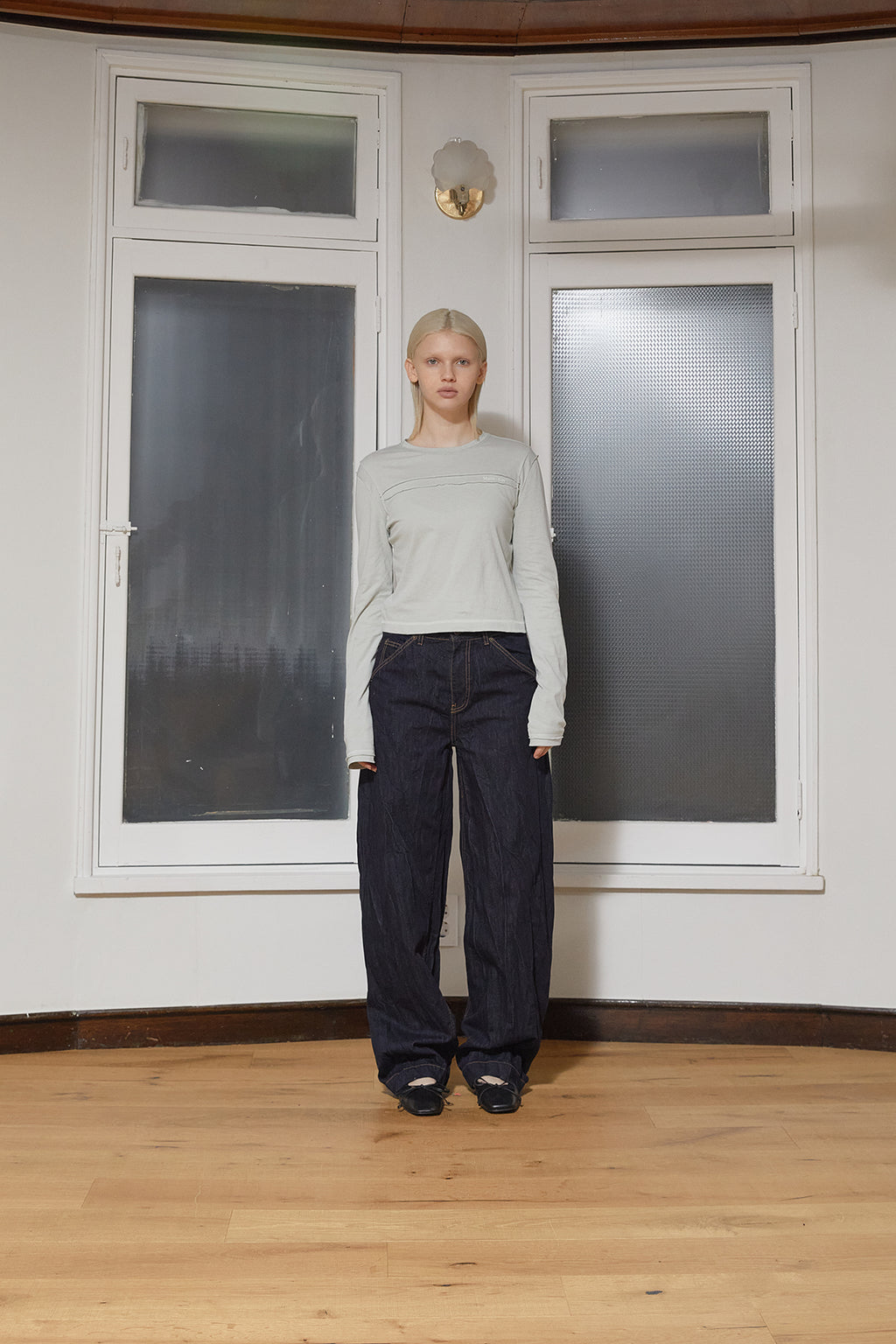 [matinkim] CUT LINE DETAIL LONG SLEEVE LOGO TOP IN MINT