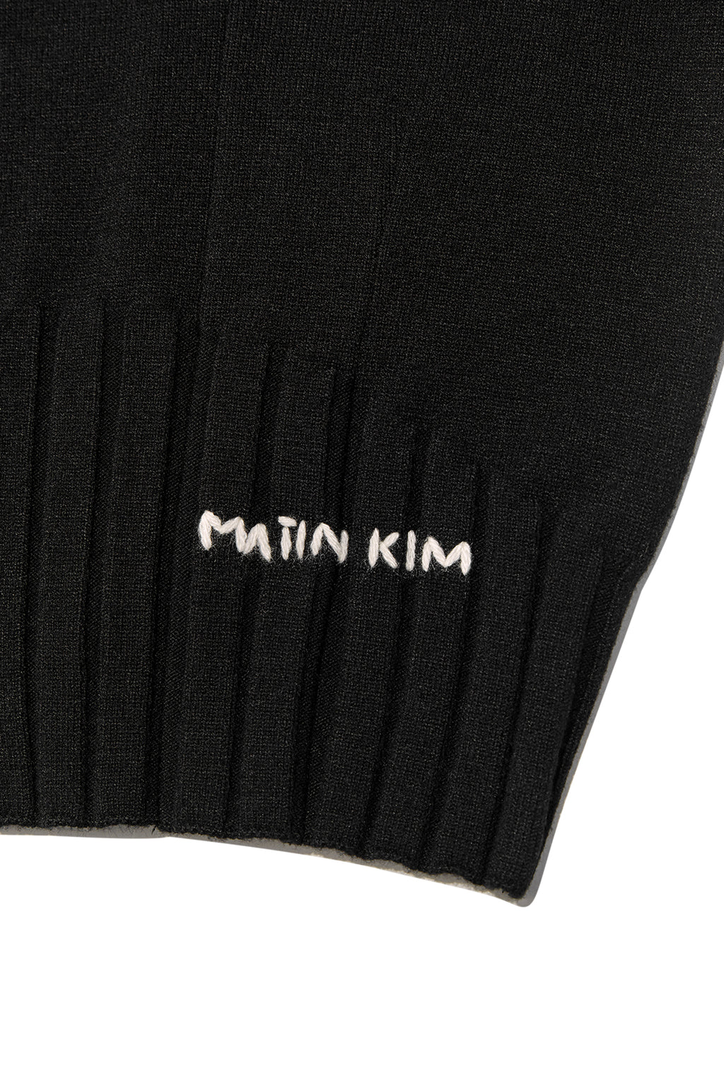 [matinkim] ROUND NECK ZIP UP CROP CARDIGAN IN BLACK
