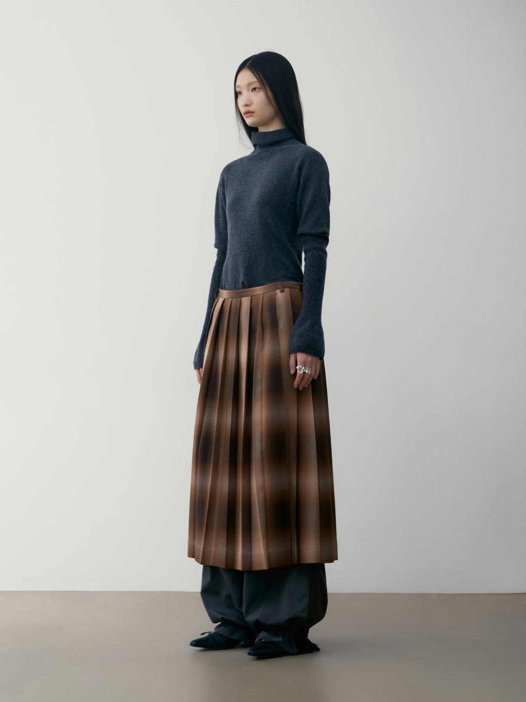 [low_classic] CHECK PLEATED SKIRT
BROWN