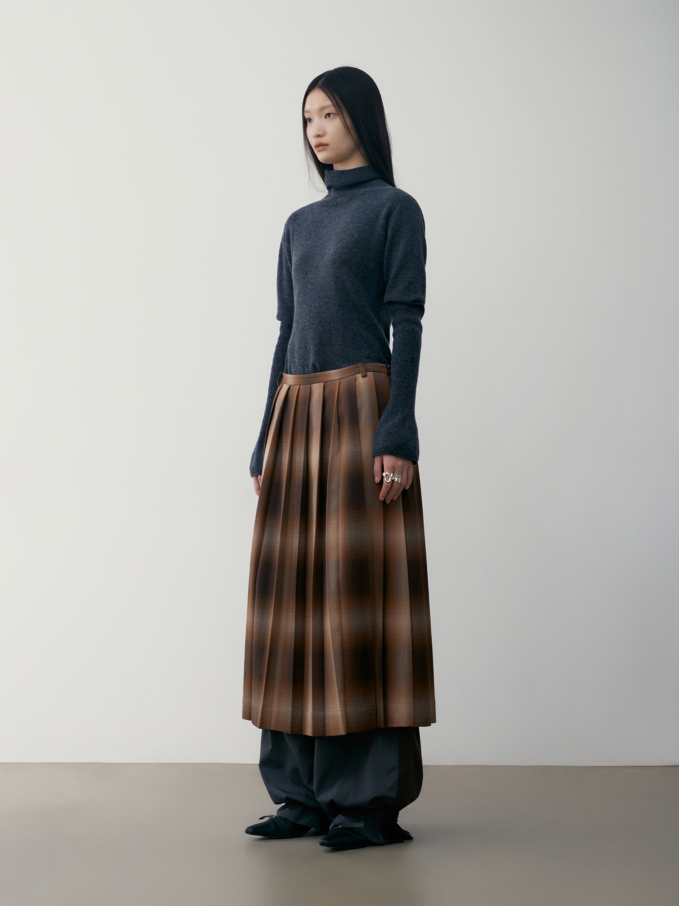 [low_classic] CHECK PLEATED SKIRT
BROWN