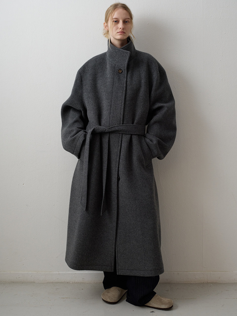 Facade Pattern Cashmere High-Neck Coat charcoal