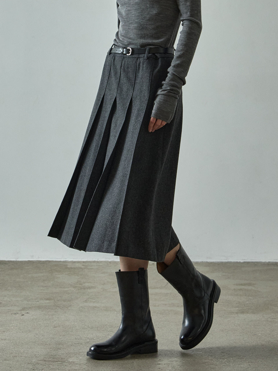 Facade Pattern Classic Pleated Skirt charcoal