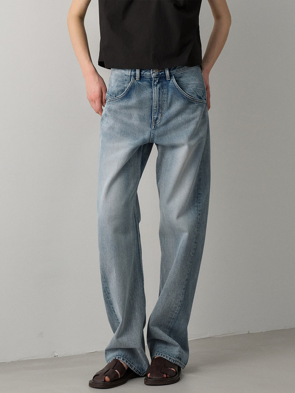 Facade Pattern Curved Tapered Denim faded wash