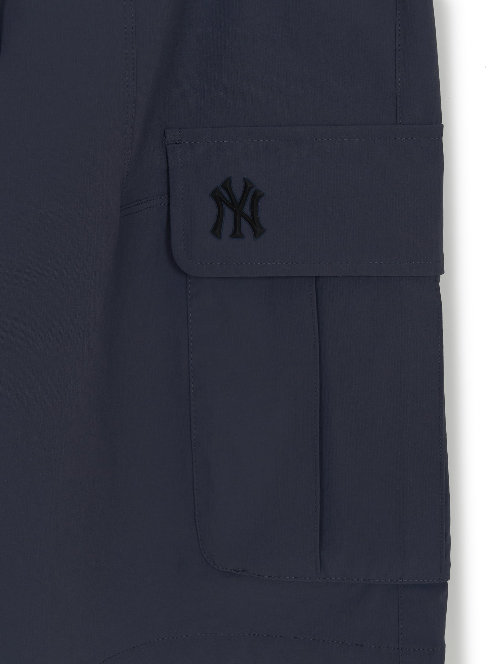 MLB Korea Basic Gorpcore Nylon Cargo 9in Shorts