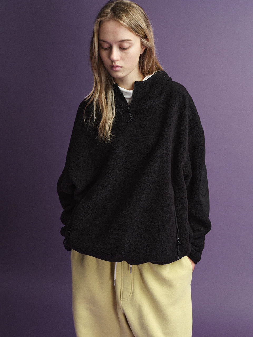Facade Pattern Fleece Hooded Pullover black