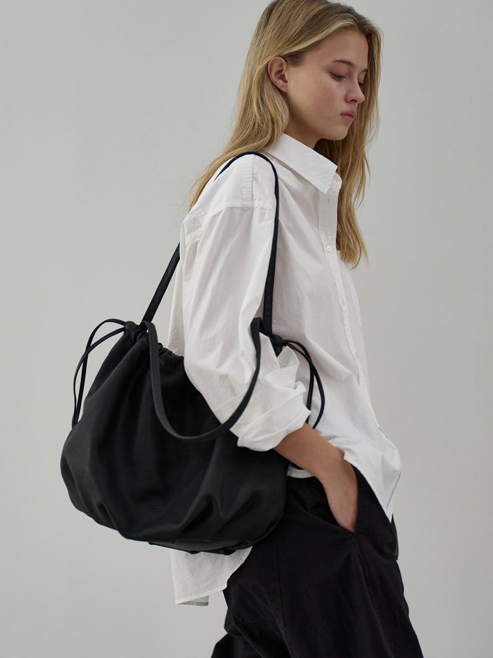 Facade Pattern Leather Pull Bag black