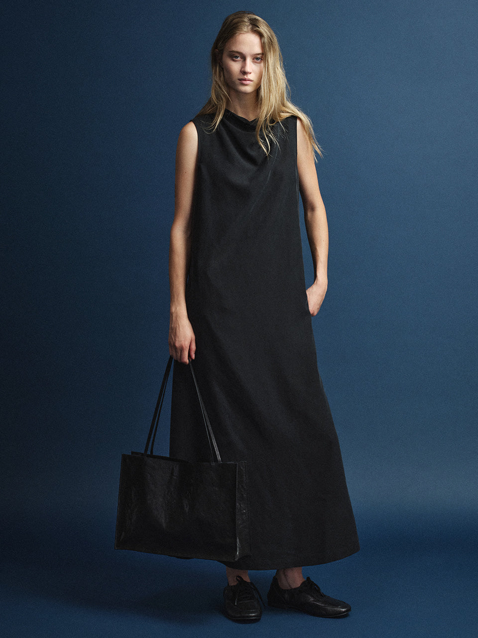 Facade Pattern Minimal Maxi Dress black