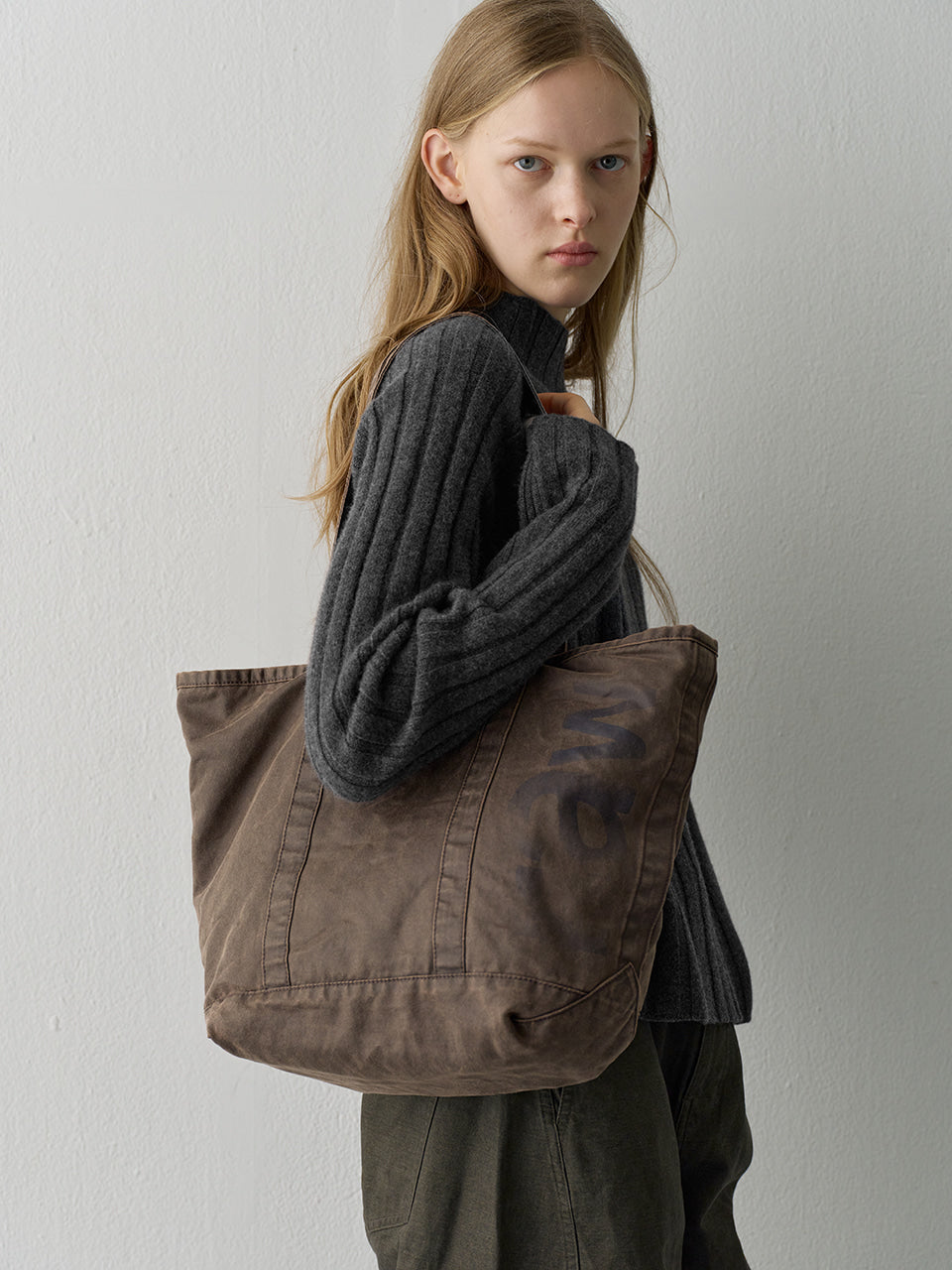 Facade Pattern Raw Vintage Shopper Bag ash brown