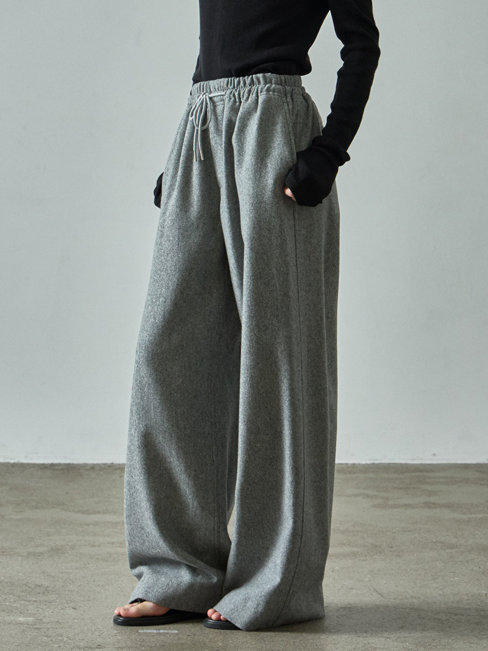 Facade Pattern Relaxed Wool Banding Pants charcoal